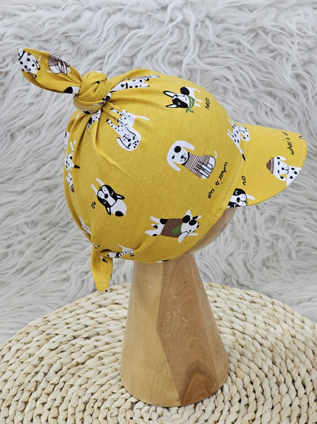 Chustka z daszkiem dla chłopca, wiązana na lato, AM-03, żółta/pieski, 45-48 cm