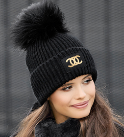 Czarna, elegancka czapka zimowa z pomponem, dla pań Gamda rozm. 55-57 cm