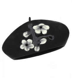 Beret damski zimowy, wełniany z aplikacją, Giliana, czarny, 56-58 cm