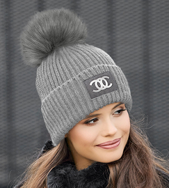 Czapka damska zimowa, elegancka, z pomponem, szara, Gamda, rozm. 55-57 cm