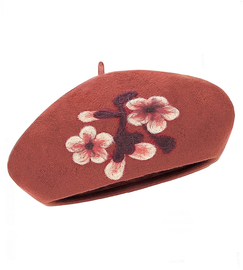 Beret damski zimowy,  wełniany z aplikacją,  Giliana, ciemny miedziany, 56-58 cm