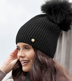 Elegancka czapka damska zimowa, wełniana z pomponem z jenota, Jenova, czarna, 55-59 cm