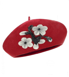 Beret damski zimowy, wełniany z aplikacją, Giliana, czerwony, 56-58 cm
