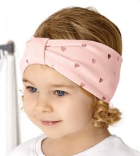 Opaska dla dziewczynki, bawełniana na głowę, pudrowa z serduszkami, 42-46 cm