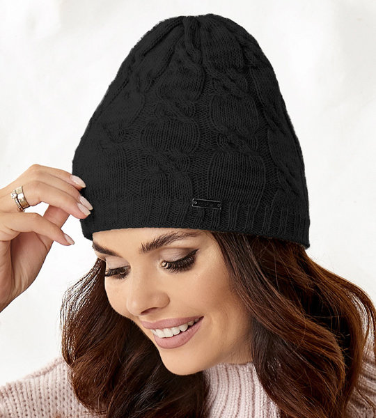 Czarna czapka w warkoczowy wzór, damska zimowa Tarina rozm. 55-57 cm