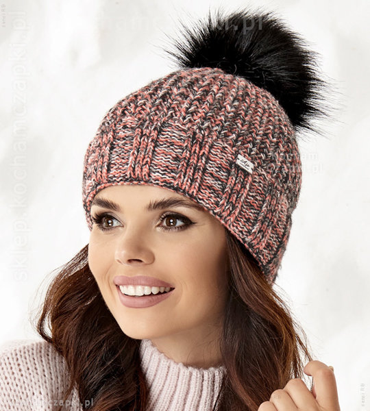 Piękna czapka zimowa z kolorowej przędzy Soffia rozm. 55-57 cm