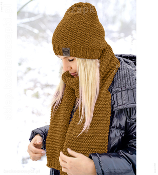 Elegancka czapka damska, podszyta polarem i długi szal, Gisele, karmel ciemny, 54-56 cm